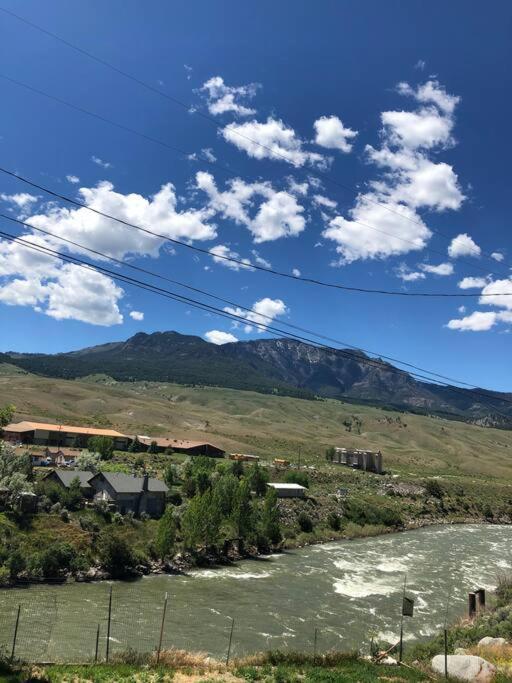 Parkway Yellowstone Riverside Studio #6 Gardiner Εξωτερικό φωτογραφία